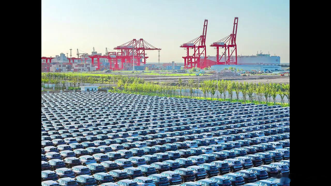5月31日，比亚迪济南号装载7273辆新能源车从南通港启航，驶向西班牙、意大利等