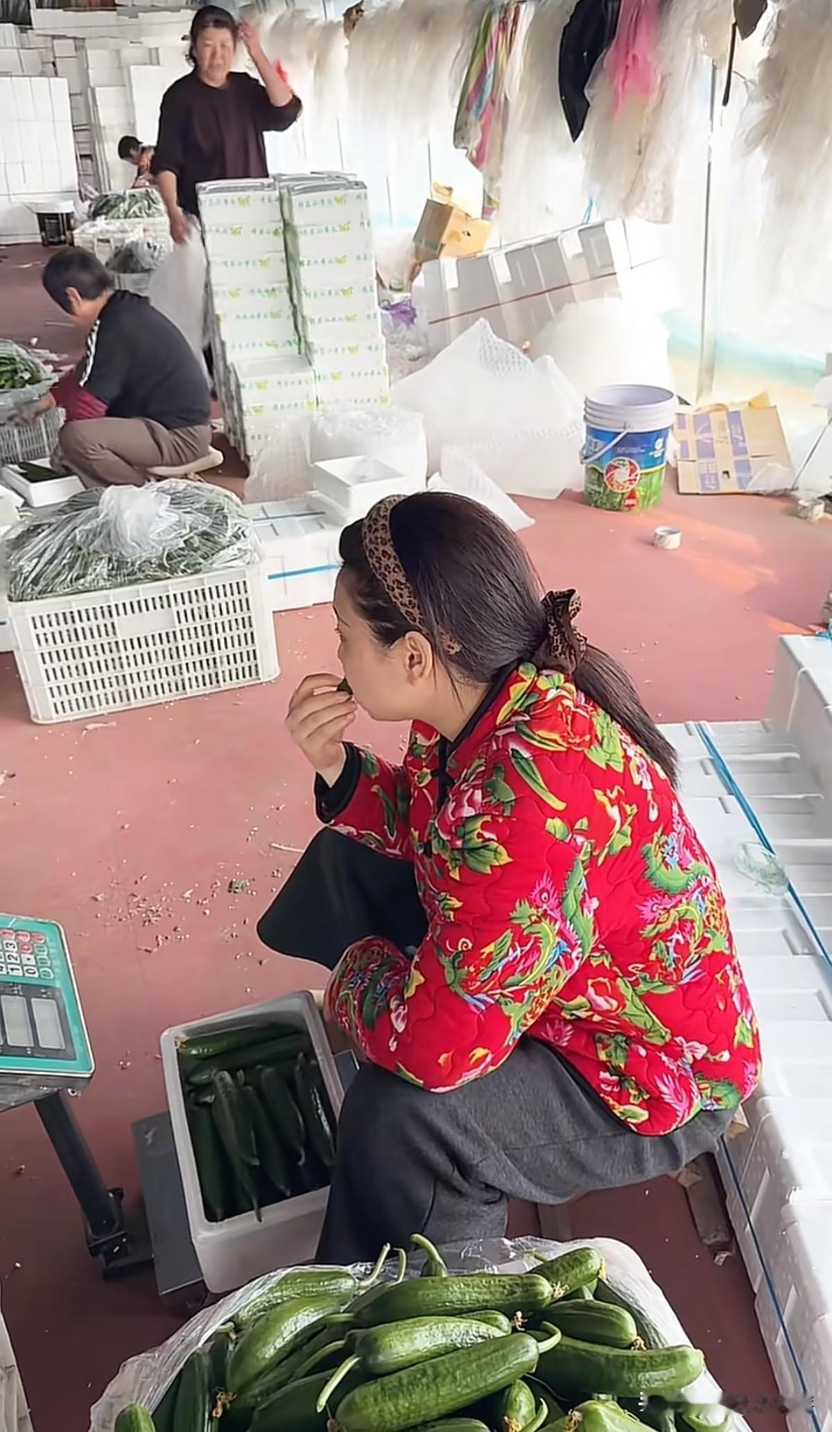 一个人在家做电商，今天要发货1800多单，想想又是几千块钱收入，开心！