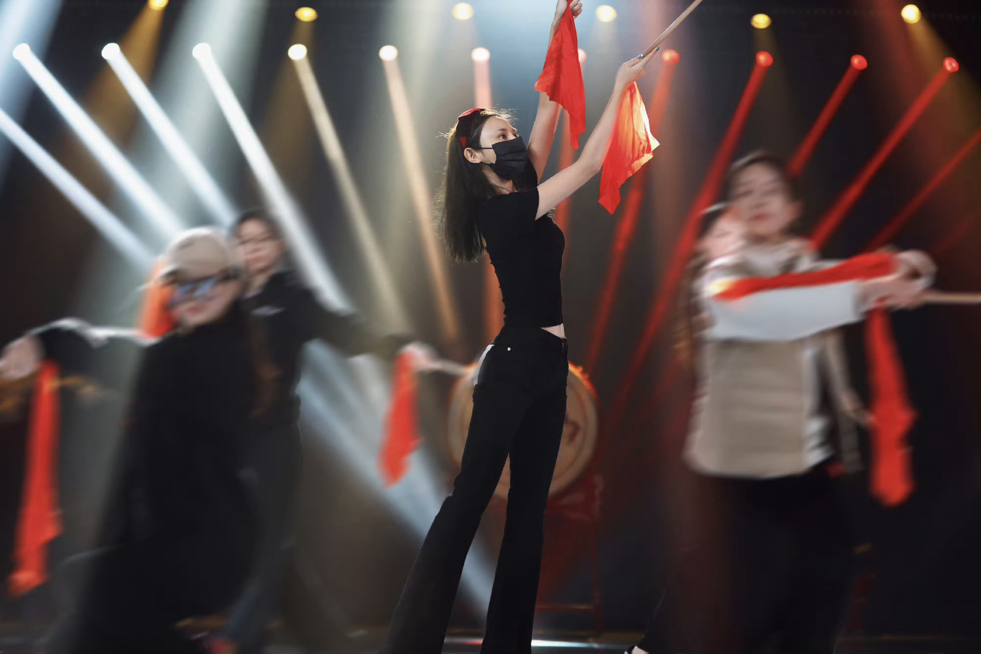 彭小苒好长的腿 姐姐的身材很曼妙