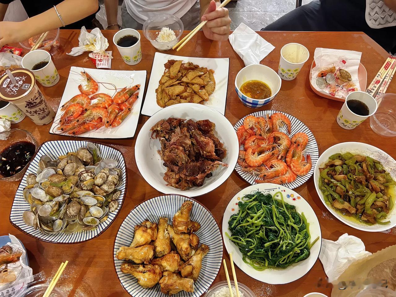 #夏日生活打卡季#
细细碎碎是日子，斑斑驳驳是生活，总有这样那样的琐碎充斥光阴，