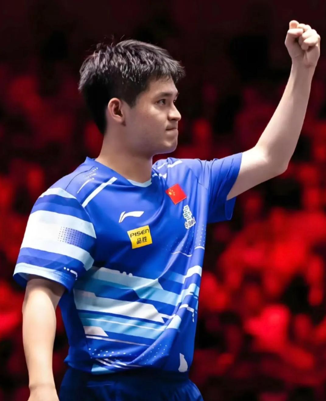 别忘了！林诗栋早在一年前，就是世界冠军了。这次退赛好多人说“00后顶梁柱掉链子”