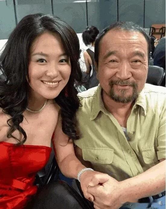 他们两个曾经是荧幕上的搭档，饰演过的角色太经典了，很多人都看过，还记得他们的名字