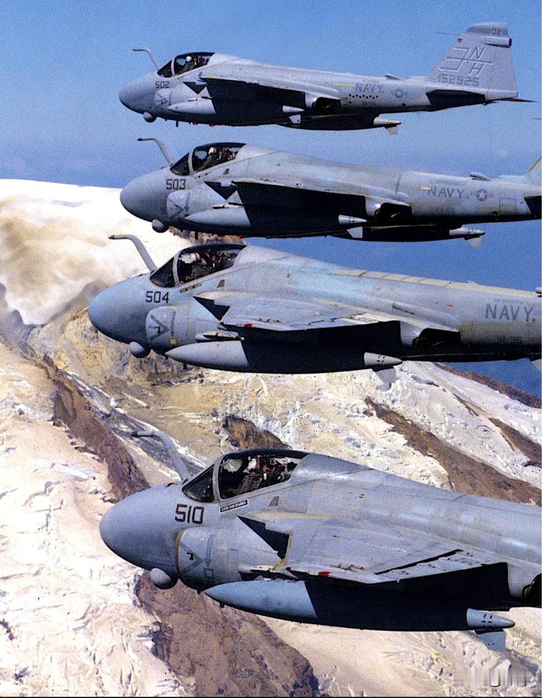 美国海军的A-6“入侵者”舰载攻击机，一款为低空突防而生的战场老兵。它参加过越南