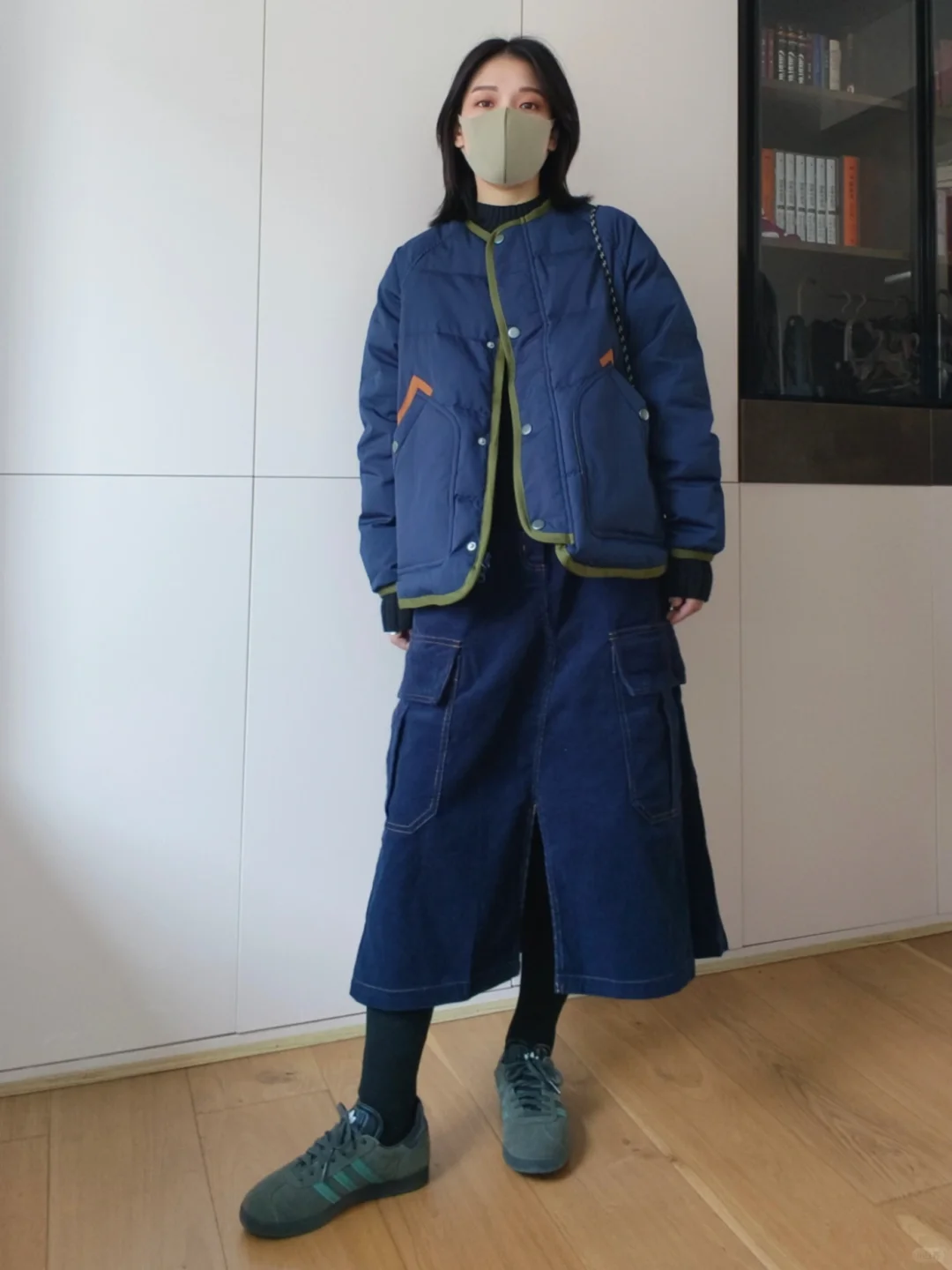 羽绒服和工装半裙，冬天也是要穿裙子的