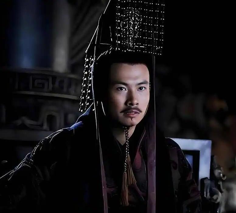 曹丕为何会看上甄宓呢?
曹丕看上甄宓，主要有以下几个原因：

家族背景与政治联盟