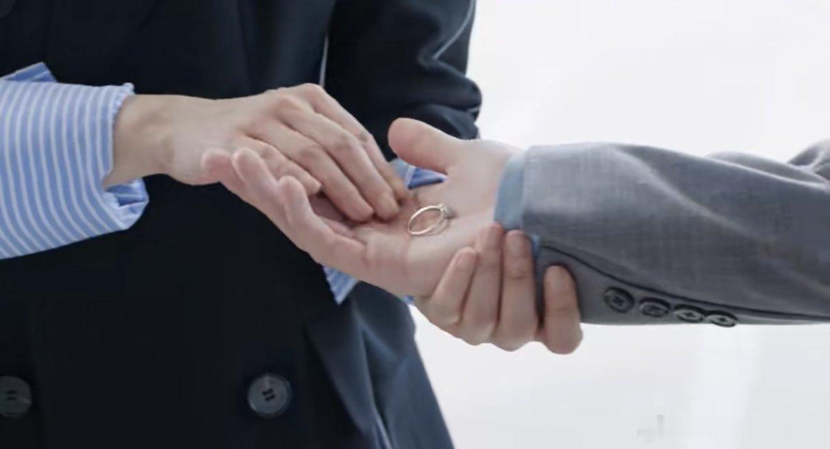男友拿结婚的钱投资公司该分手吗爱情有烟火为了保住公司，陆泽押上婚房资金孤注一掷，
