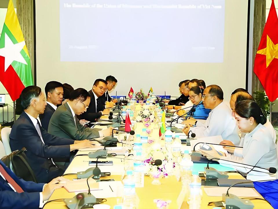越南外交部长黎怀忠率团到缅甸参会并亮明立场且力挺缅甸的最新消息。据缅甸媒体202