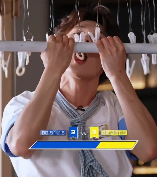 李昀锐pk范丞丞摆pose 李昀锐体育棒子  李昀锐体育棒子，李昀锐pk范丞丞摆