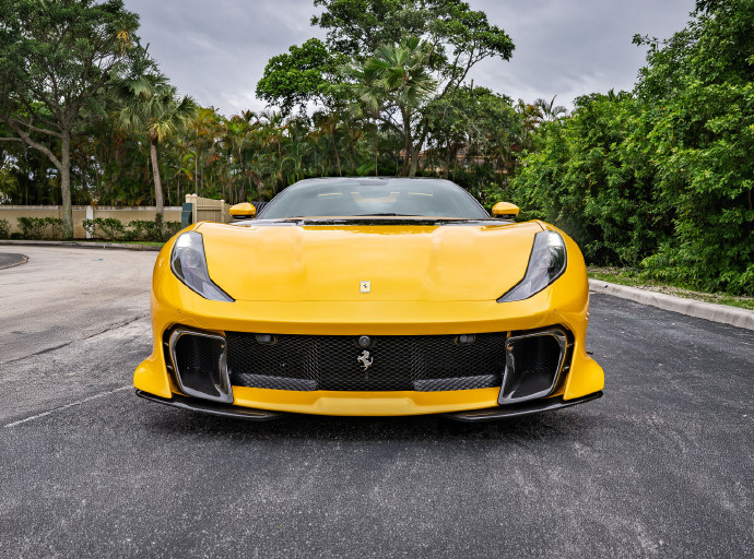 Ferrari 812 Competizione A Tailor Made6.
