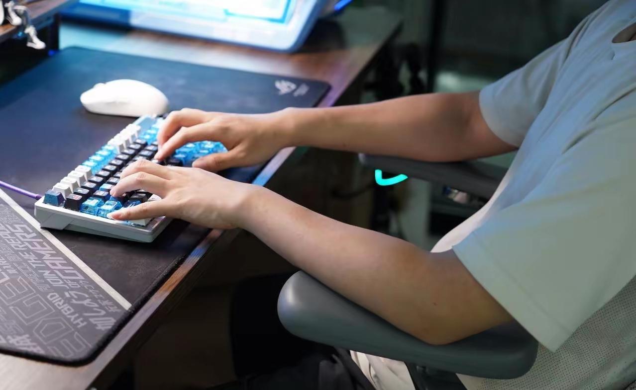 请问大家你们家孩子毕业都找到工作了吗？我最近被我儿子折磨得整夜睡不着，情绪濒临崩