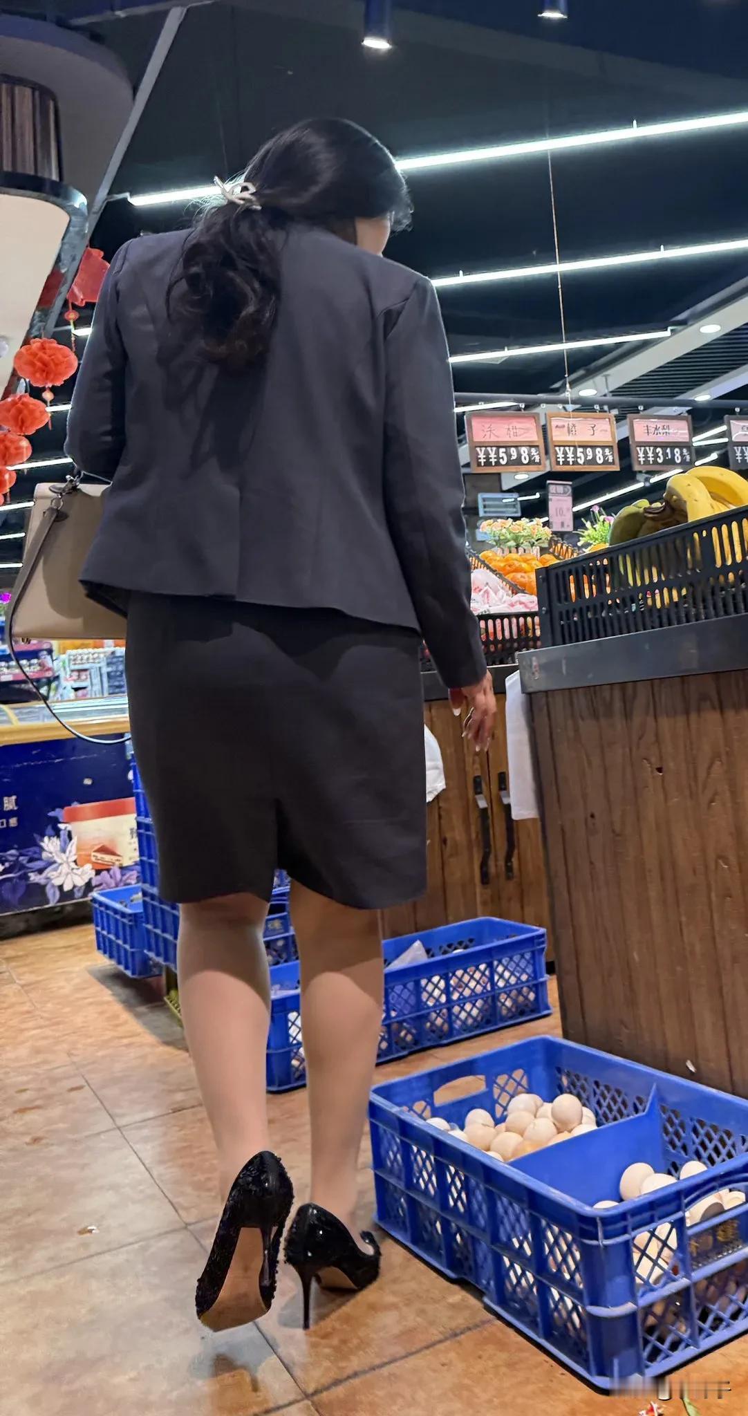 下班后，买菜挑菜是个技术活