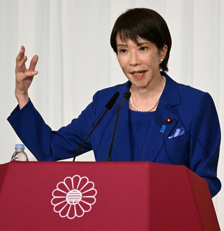 这几天，国内舆论场上围绕日本高市早苗内阁的支持率，出现了截然不同的两种观点。一种