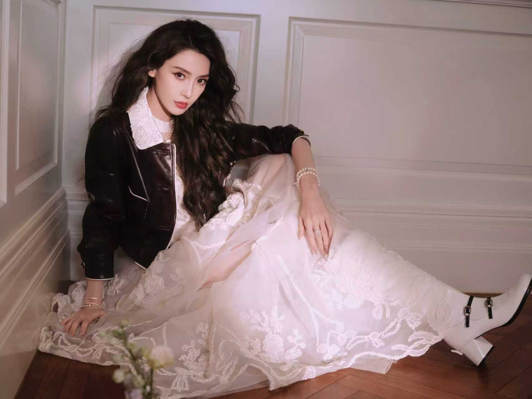 angelababy皮衣白裙摩登女郎angelabab的美貌权威性 angela