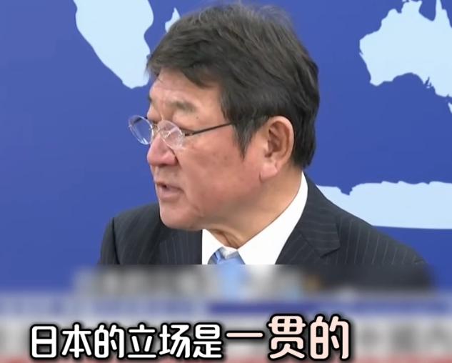 日本外相记者会上，被一名记者当场贴脸开大，连问两句话：
“你承认中国对台湾拥有主