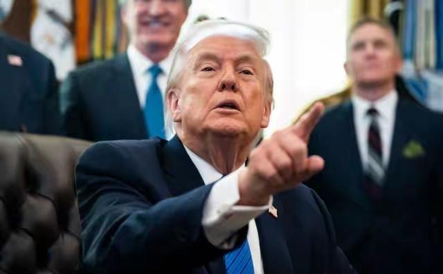 美国打伊朗打的顺不顺，看特朗普打伊朗前后的步伐就可以看出！
特朗普对伊朗政策从2