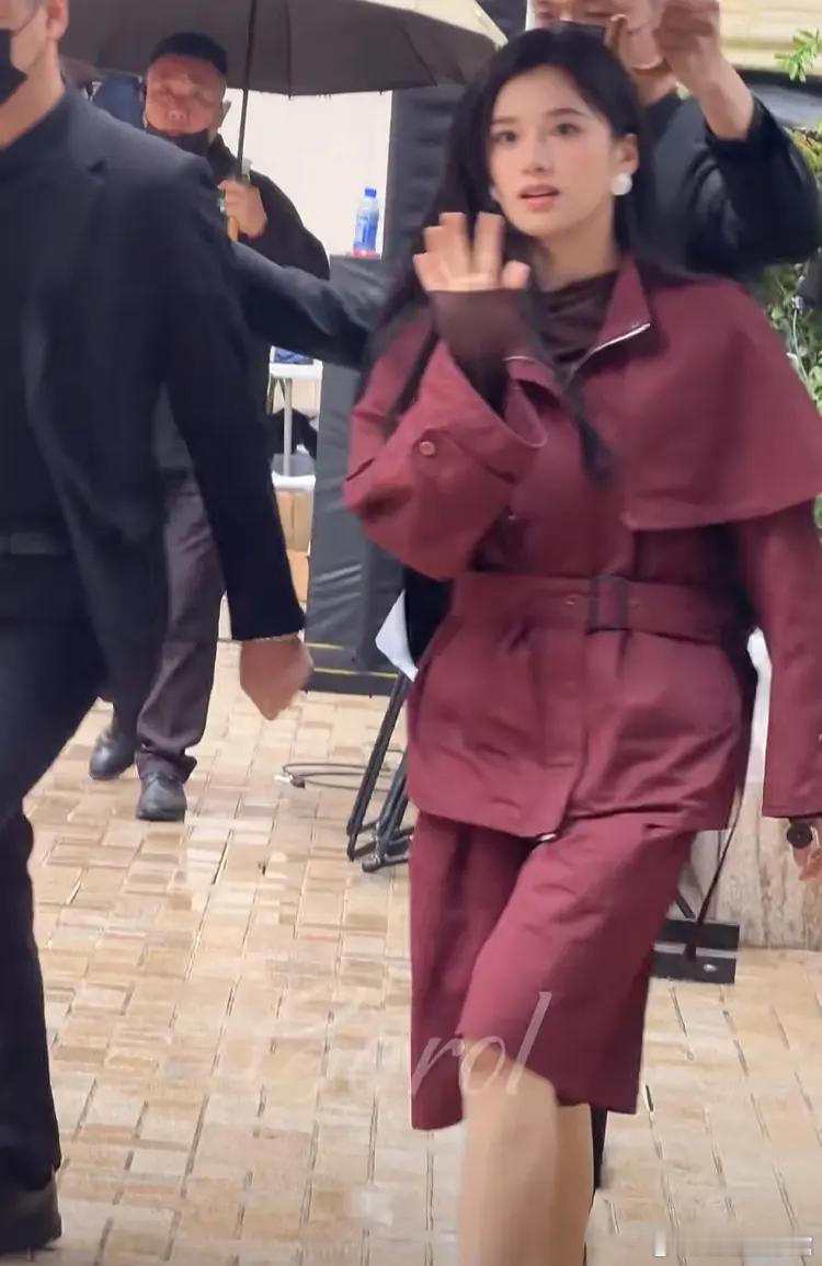 这衣服简直在陷害张婧仪