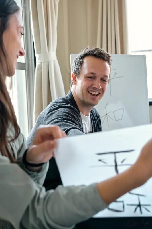 留学生上课纪律太差，第四节课我都黔驴技穷了！

当老师最怕两种学生：一种埋头玩手