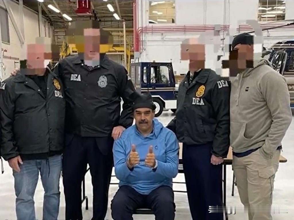 【危险的先例】
    特朗普以与毒品相关的罪名抓捕委总统马杜罗后，特朗普的目光