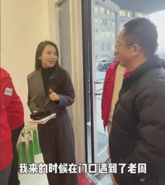 被前老板问：“听说你以前是我们公司的，后来你为什么走啊？”
如果是你，那样的场合