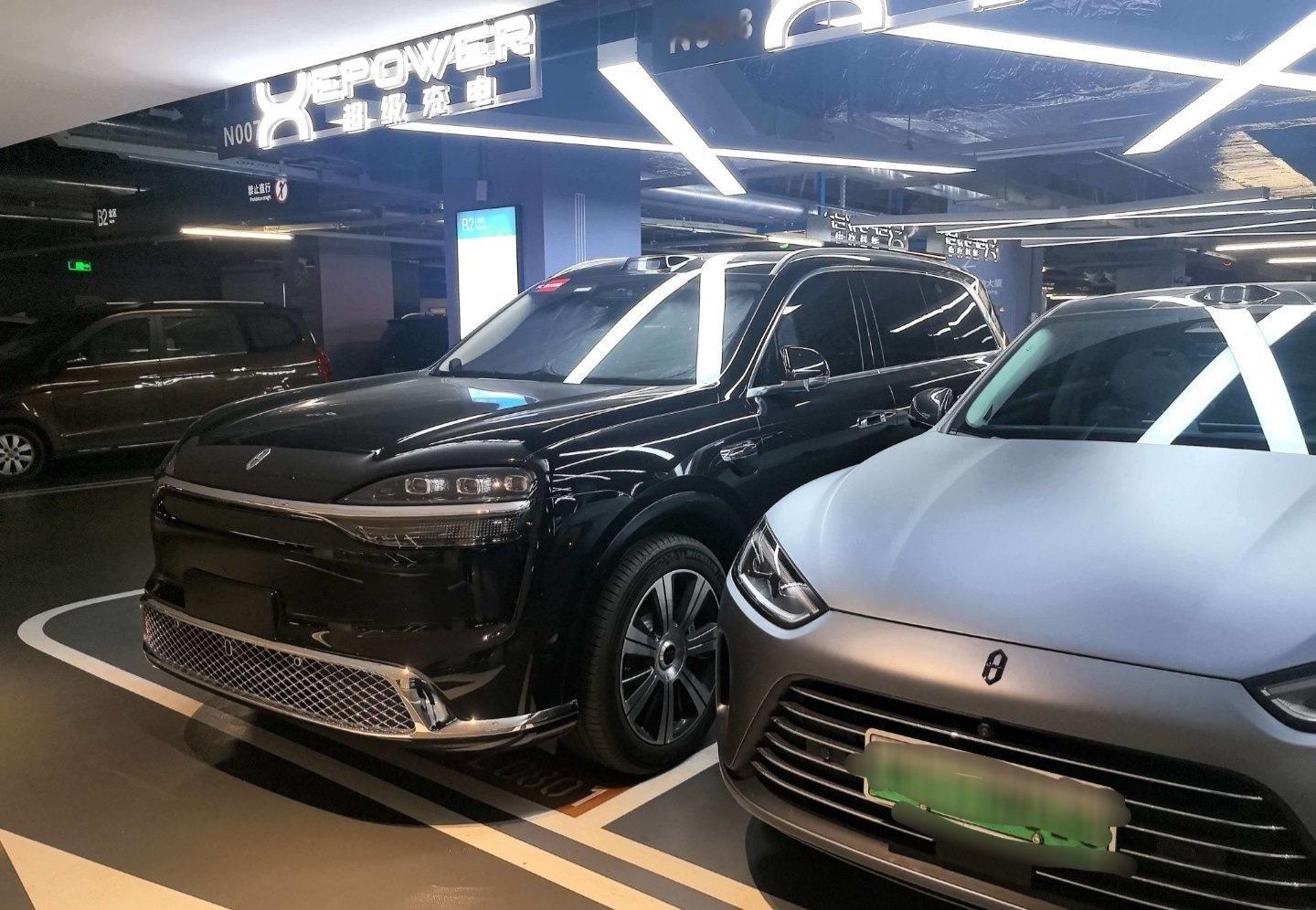 全新问界M9这前脸小改真是四两拨千斤，大气精神非常多。前些年，哪怕是插混车/增程