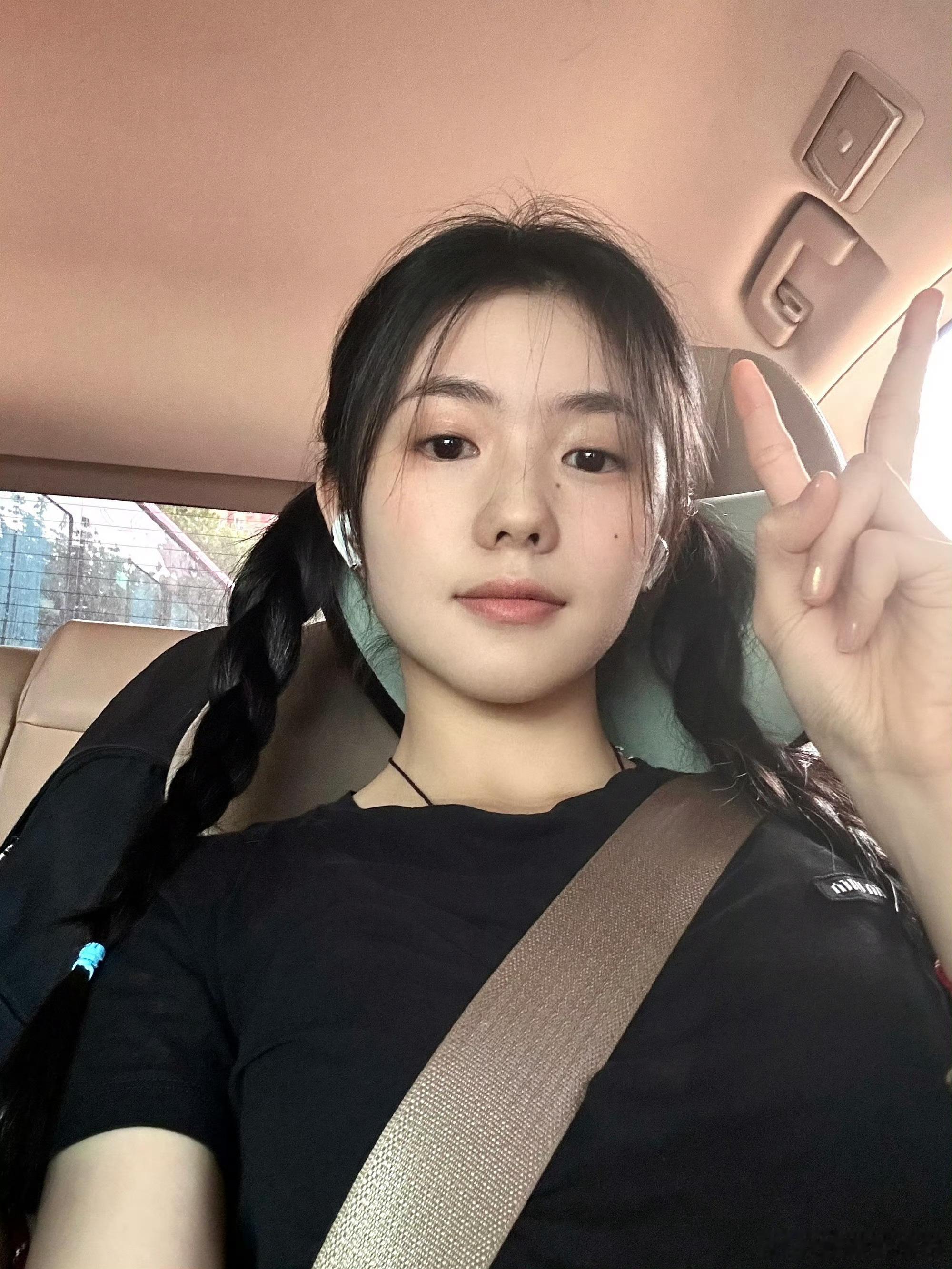 刘浩存双马尾 刘浩存的双马尾造型也太绝了吧！又甜又灵动，简直就是从漫画里走出来的