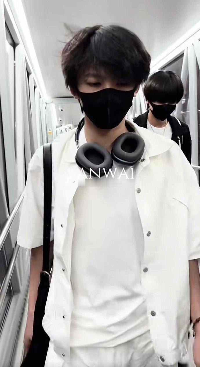 张奕然聂玮辰双人出游🛫🛫 