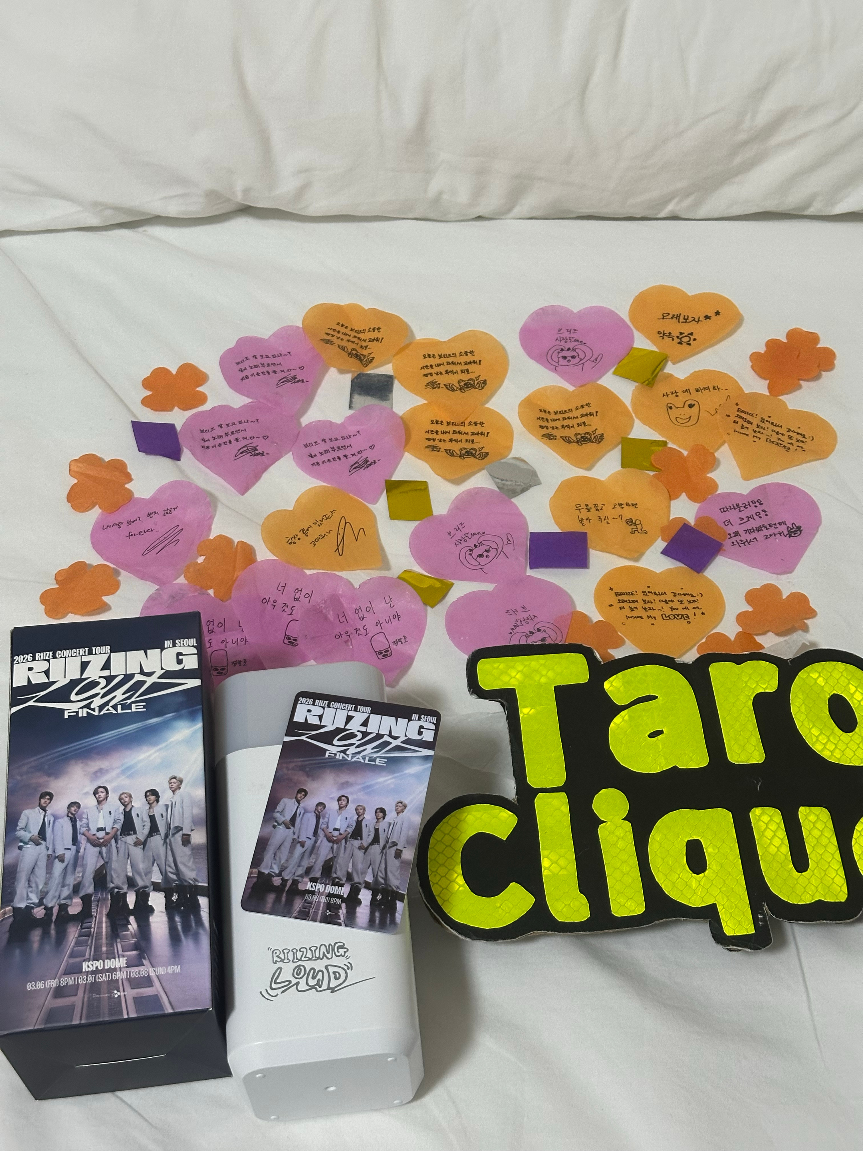 为了捡这个纸花 蹲下来直接被旁边pcm超高增高鞋踩了一脚 可以可以