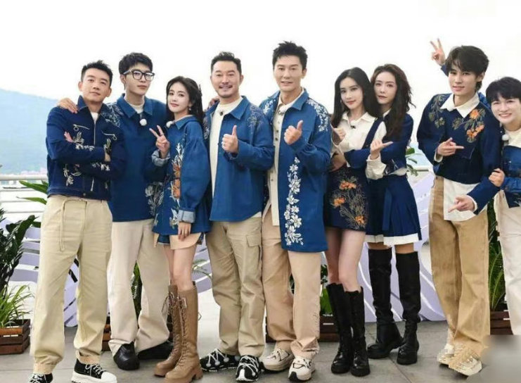 仔细一看，跑男全员都在鞋子上下功夫 ? ​​​