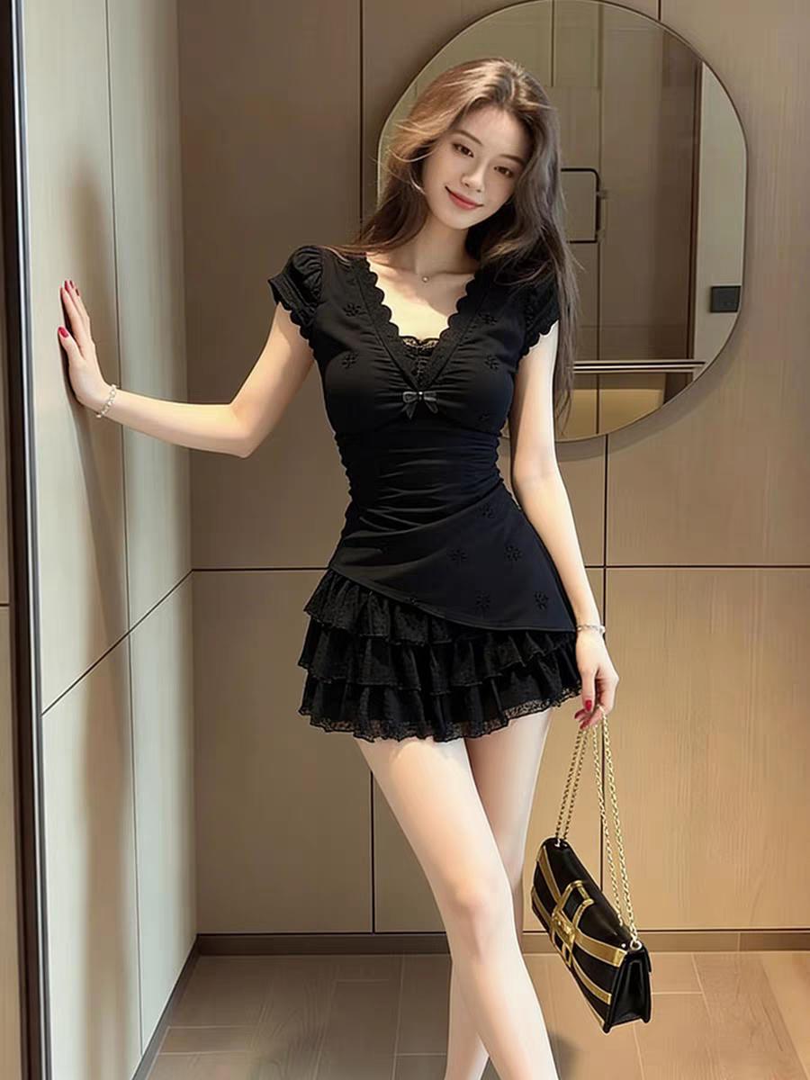 这种风格的蕾丝百褶裙套装，算不算小个子的经典？气质穿搭怎么穿才恰到好处?