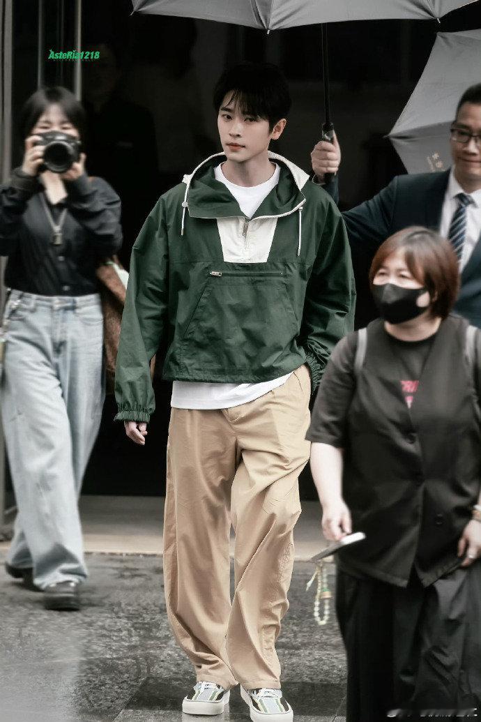 白鹿丞磊hi6上班路透白鹿丞磊hi6录制路透白鹿丞磊hi6录制上班路透休闲出行随