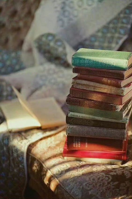 人生有三次成长：一是发现自己不再是世界的中心的时候，二是发现再怎么努力也无能为力