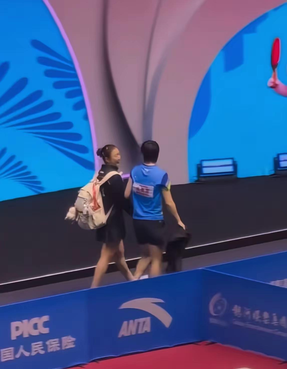 在比賽现场的网友们，拍到了陈梦被曼昱4:0之后的反应
一个不经意的表情，再次证明