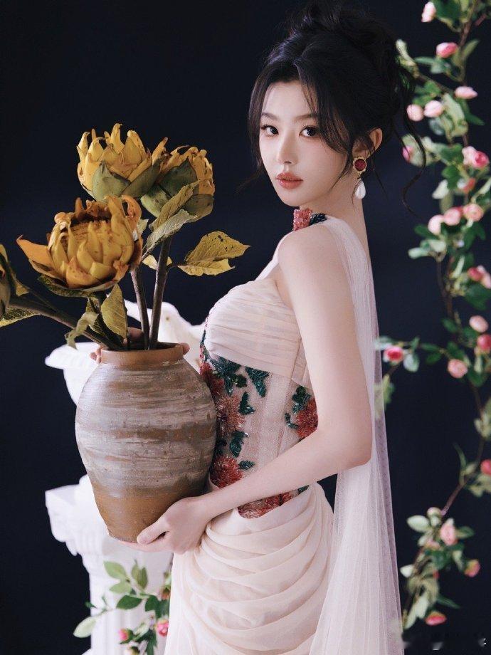 孔雪儿 演更坏的坏人雪鹅公主的美丽让人心动，她今天说要挑战更坏的角色，果然是一个