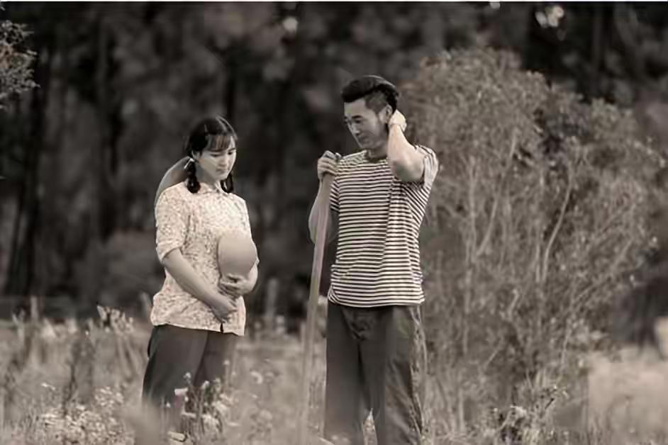 1970年，女知青苏晓曼恋爱了，男友暧昧地说：“把身子给我吧，以后我娶你！”然而