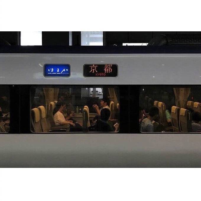 "终会有人把你捧在心尖上 喜欢你喜欢的像个傻子 终会有人保护好你的少女心 让你再