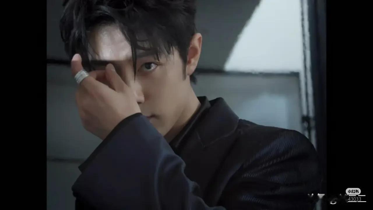 哈哈哈哈哈哈哈！！！刚看到胖室发日常见肖战了[流泪][流泪][流泪]一定是战战知