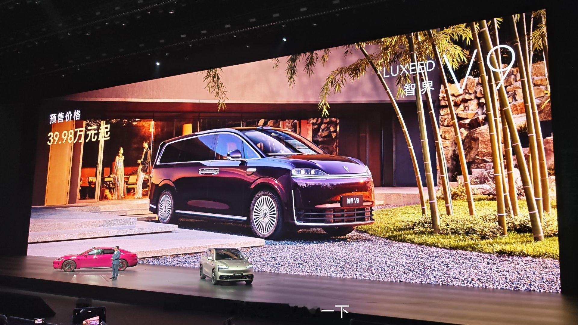 智界V9预售价39.98万，想打入MPV市场还是要大出血的。 