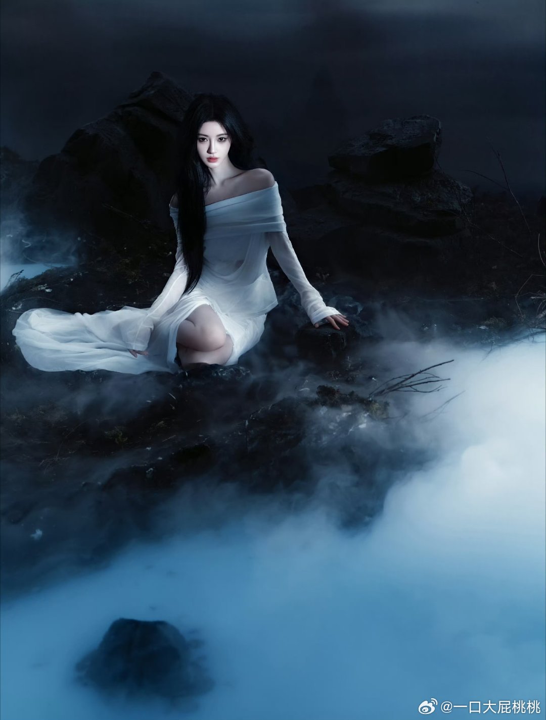 鞠工作室这物料真多啊，一沓一沓的，粉丝很爽 