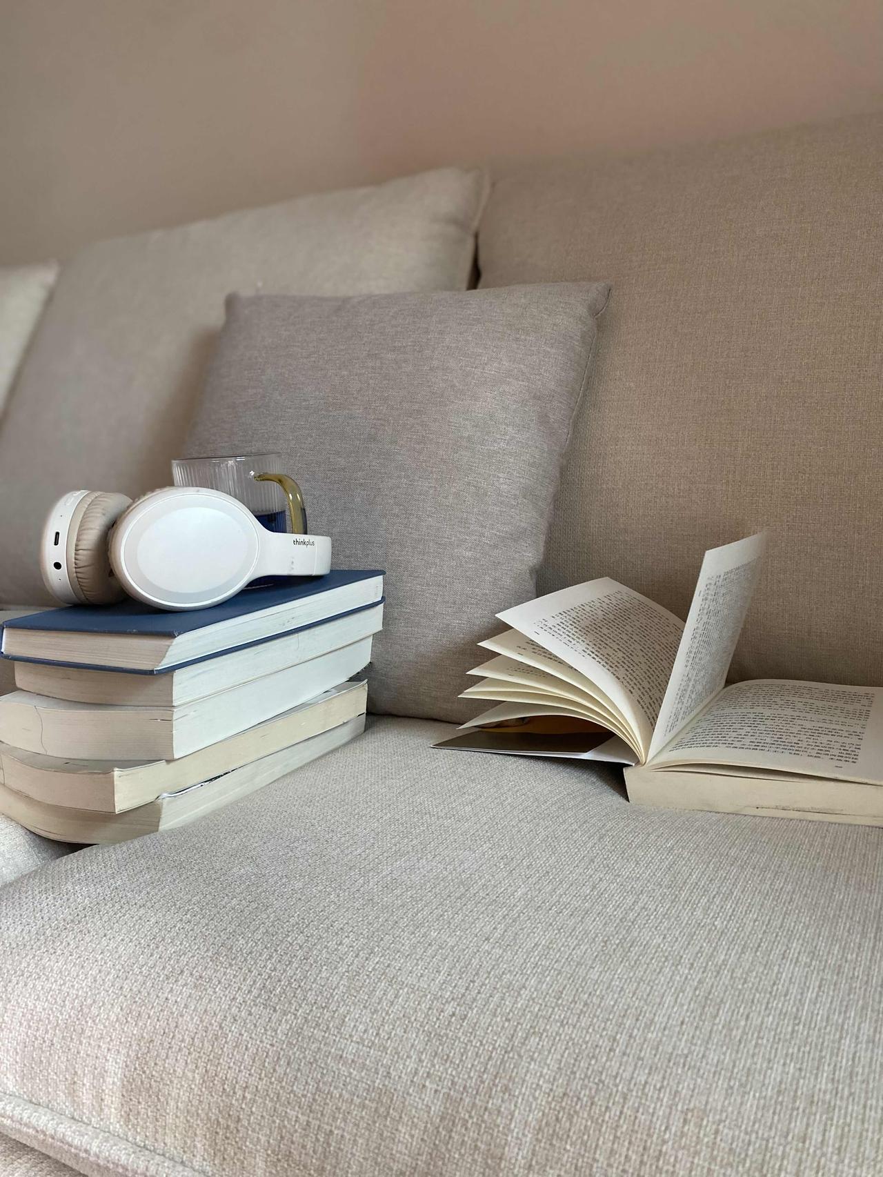 很喜欢的一段话：“人只有在专注自己的时候，才会变得开朗好相处，精力在别人身上，反