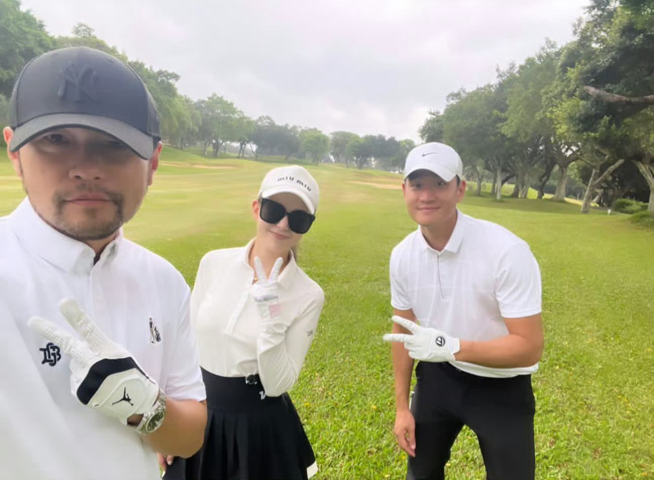 又是带老婆打高尔夫的一天