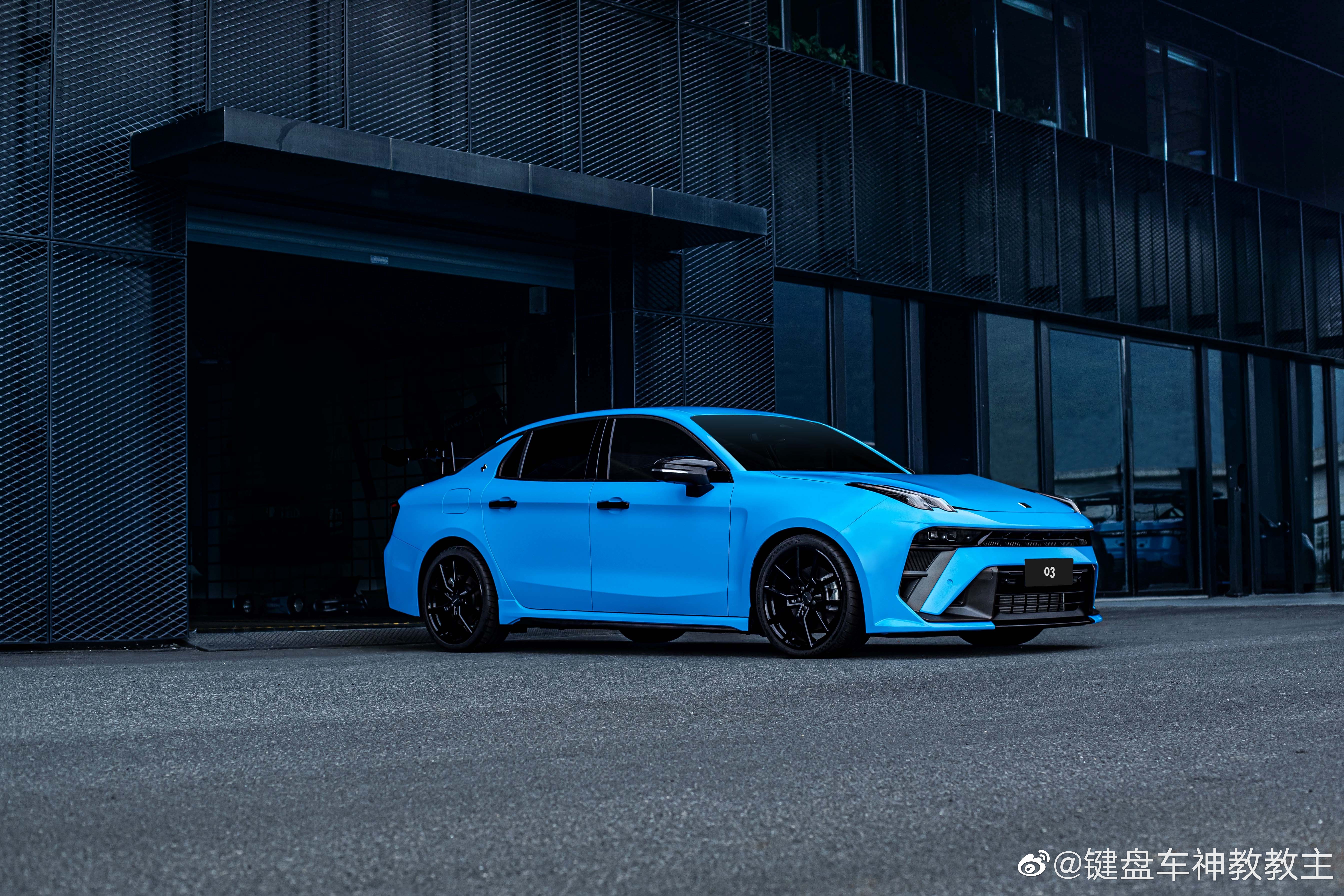 领克03+特别版（03++）1.新的前脸，帅多了。2.前宽体，后不明显，有点可惜