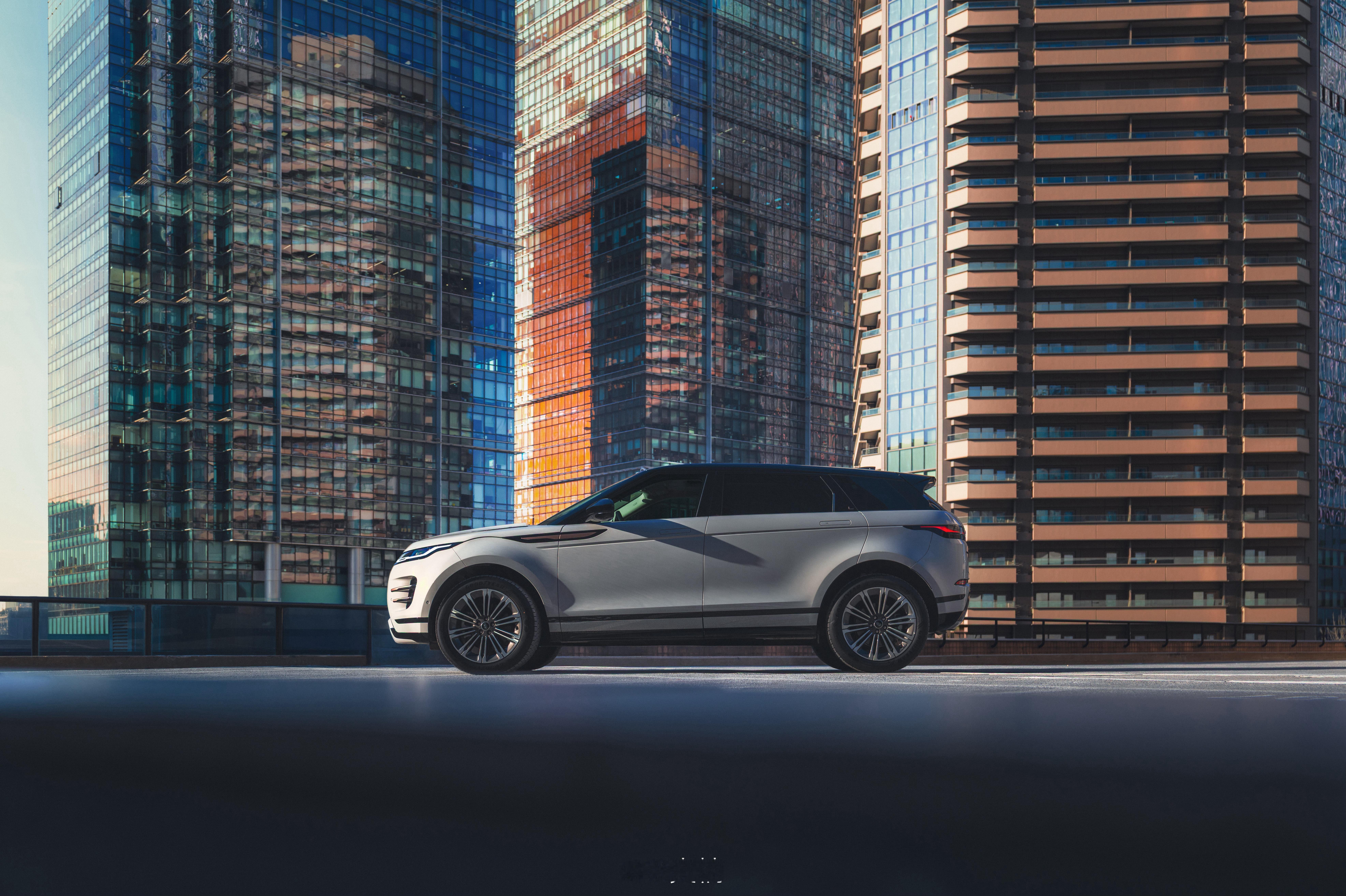 借工作之便深度体验了下“年轻人的第一台揽胜”同级车里最棒的比例，遇见扎实的功能，