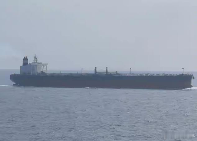 美军拦截中国启航货船，强行截胡伊朗物资！近日，美国《华尔街日报》援引美国官员和知