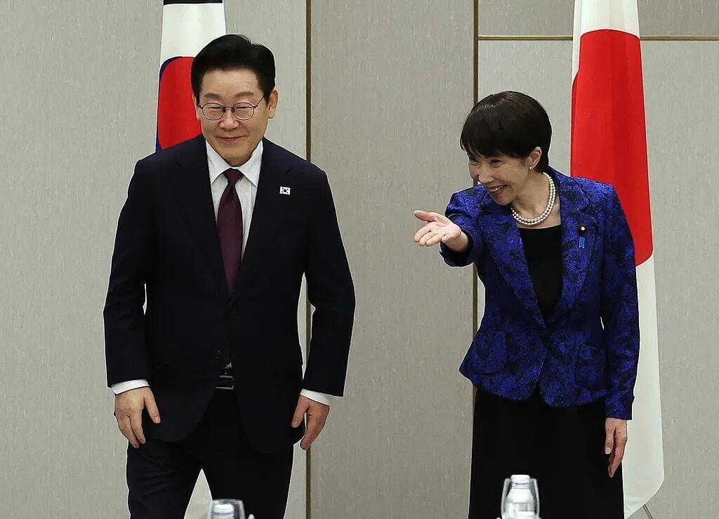 近期，日韩两国在外交上的紧密互动引起了国际社会的广泛关注。

这种被部分舆论描述