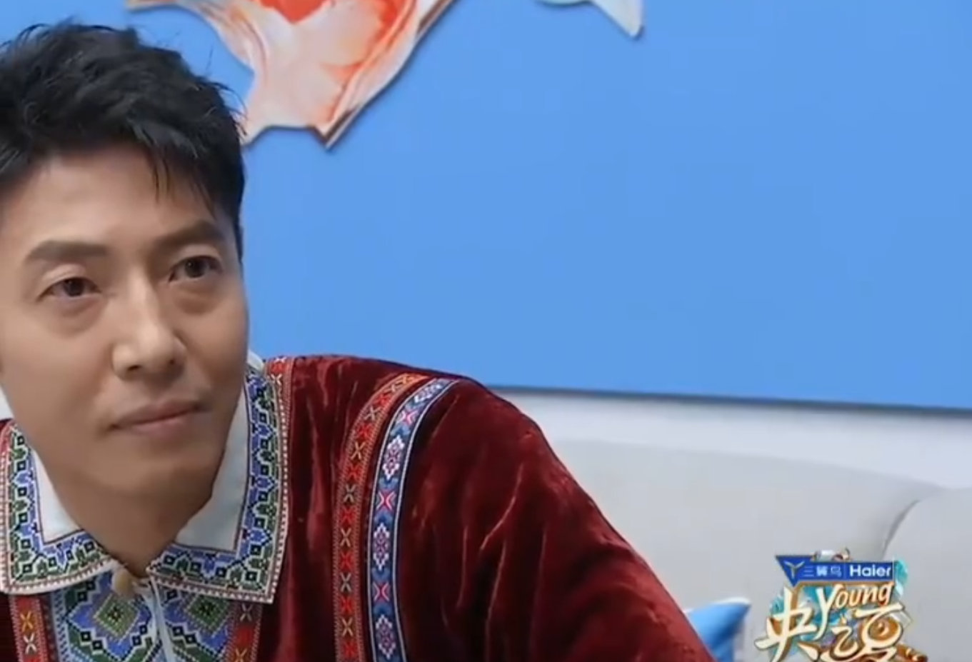 撒贝宁所有外景节目都穿一条裤子撒贝宁对一条裤的执念有多深！ 