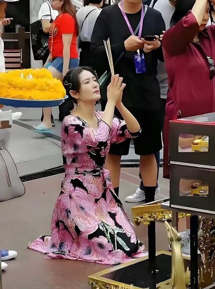 像她都这么有钱了，还需要求些什么呢？ 