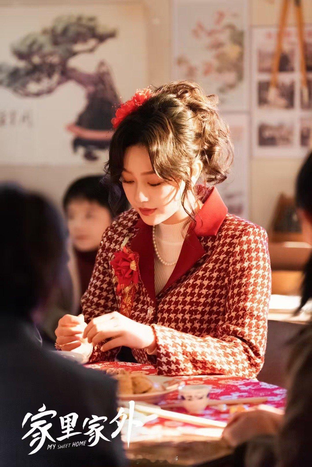 开播吧短剧季 孙艺燃官宣的这套西装造型太戳我了，手握信封，气场两米八啊（造型师加