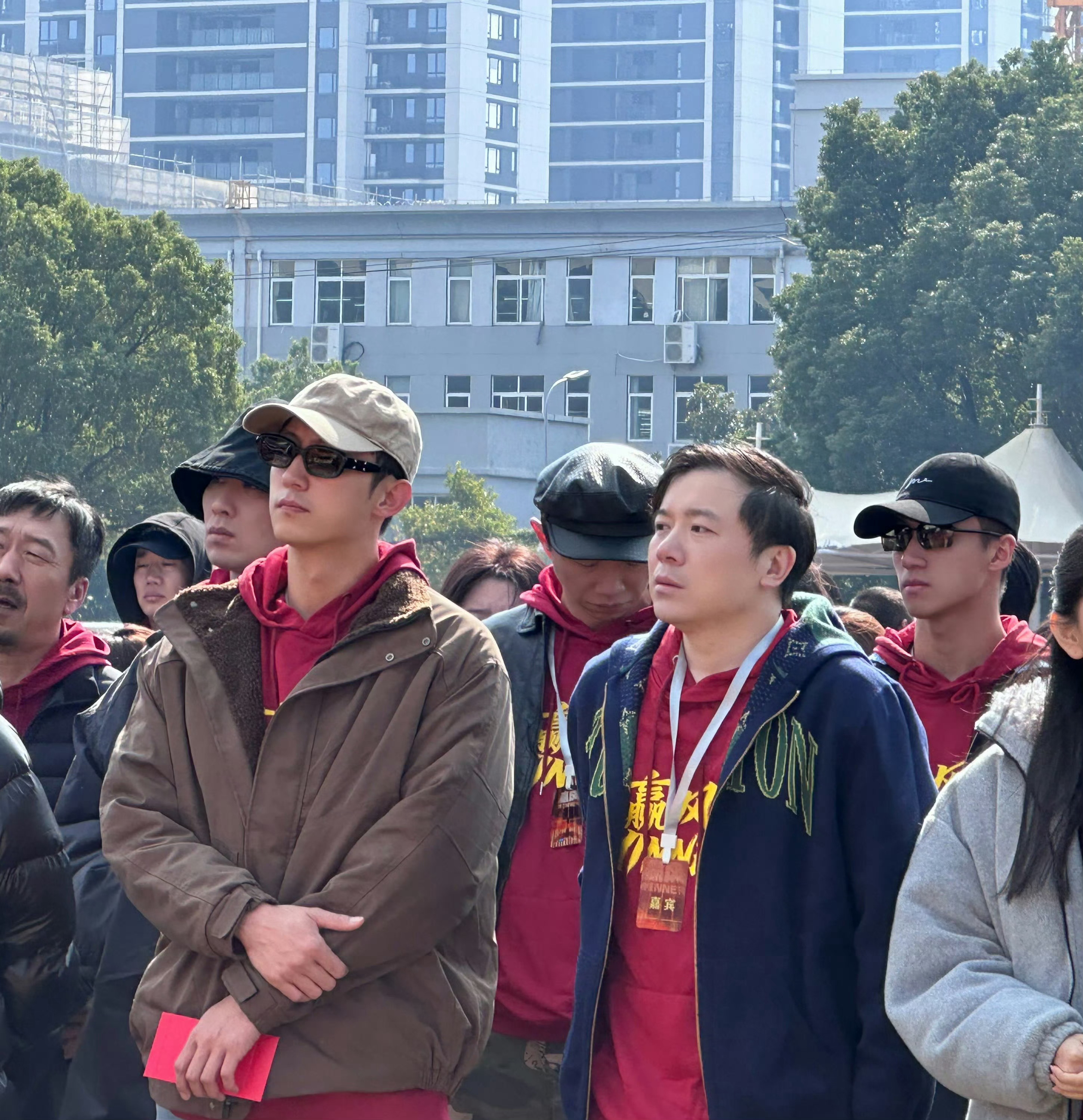 果然帅哥就适合看生图直出黄景瑜就是那种你觉得他很亲近，很像身边人，但真放到人堆里