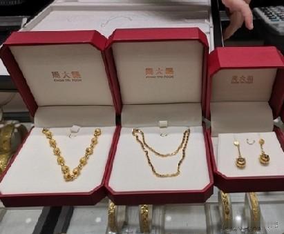 现在的黄金也是快1600元/克了，不得不说，现在这个价格，估计很多人都不会再买进