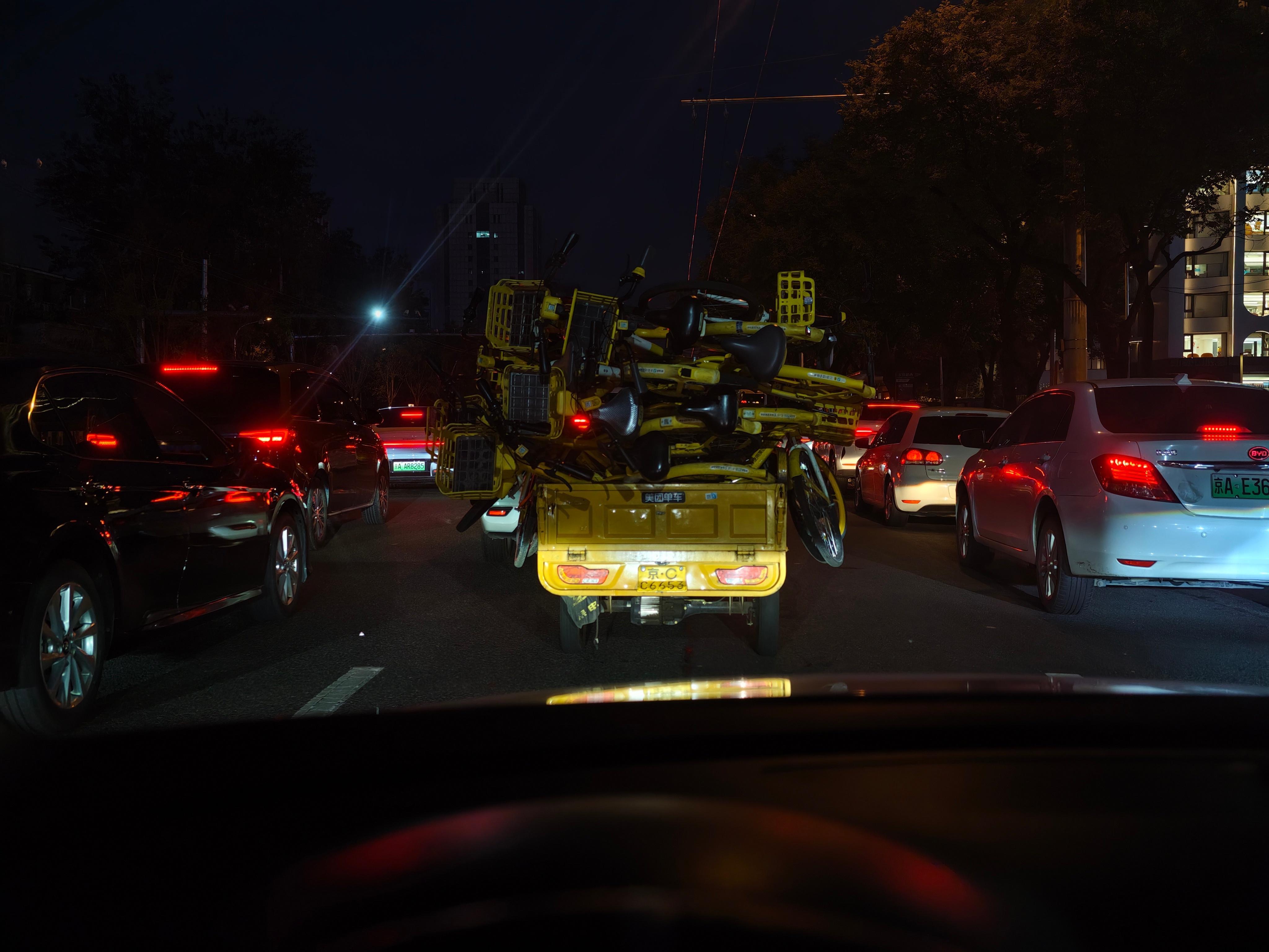 刚要按喇叭，发现人家是有正经路权的[泪奔]中国式特色驾驶  ​​​